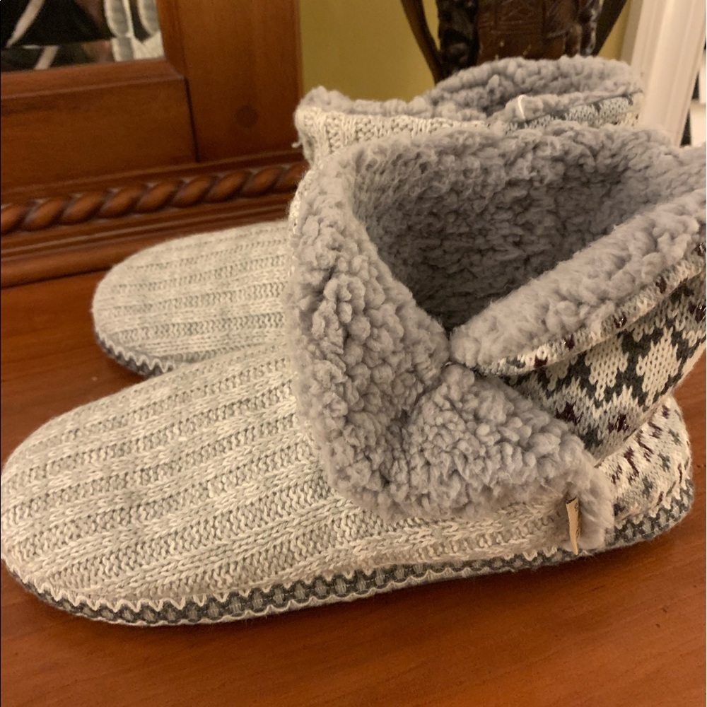 Muk Luks  Slippers XL 11-12